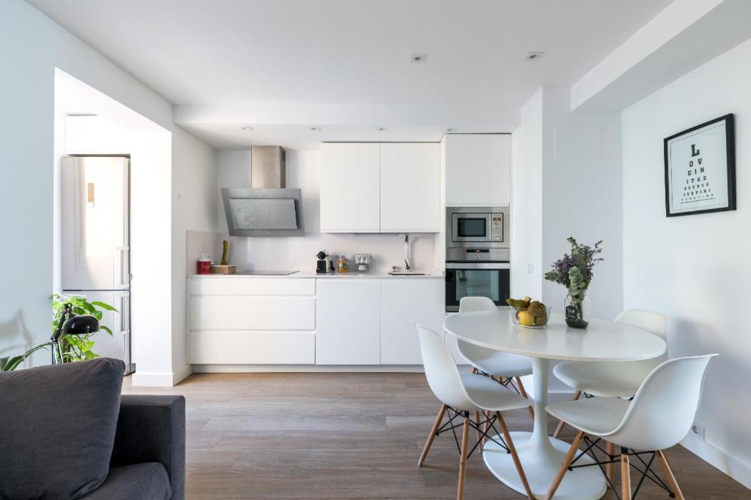 Apartamento Moderno En Triana 2 Dormitorios Y Aire Acondicionado Севилья Экстерьер фото